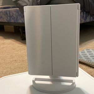 beauty mirror with light